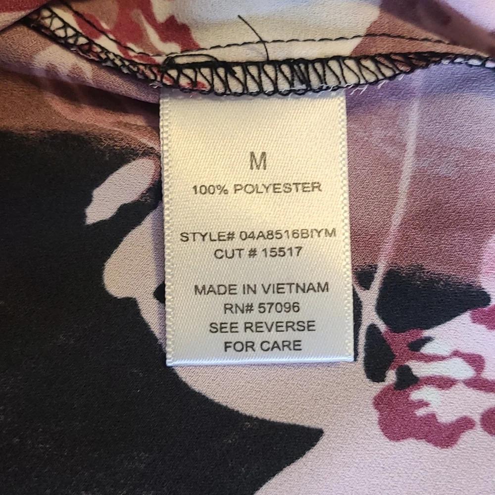 Quintessential Split Sleeve Blouse - Picture 10 of 14